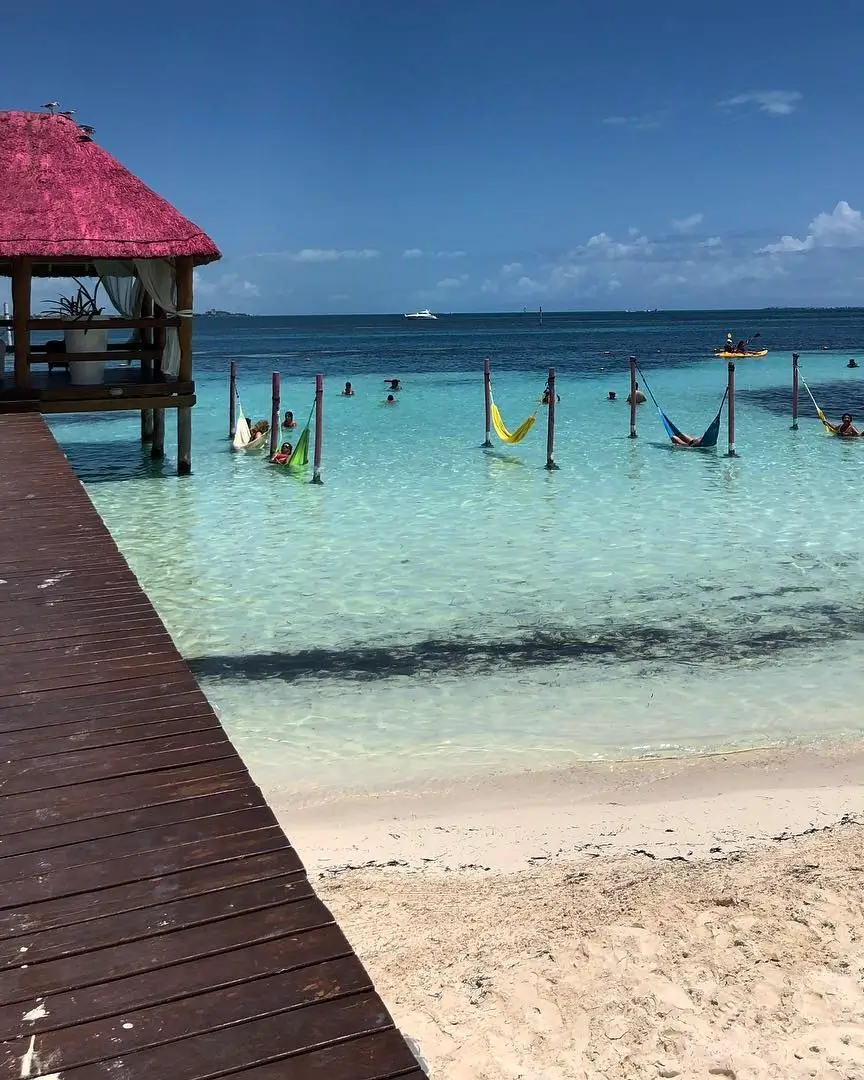 playa langosta en cancun