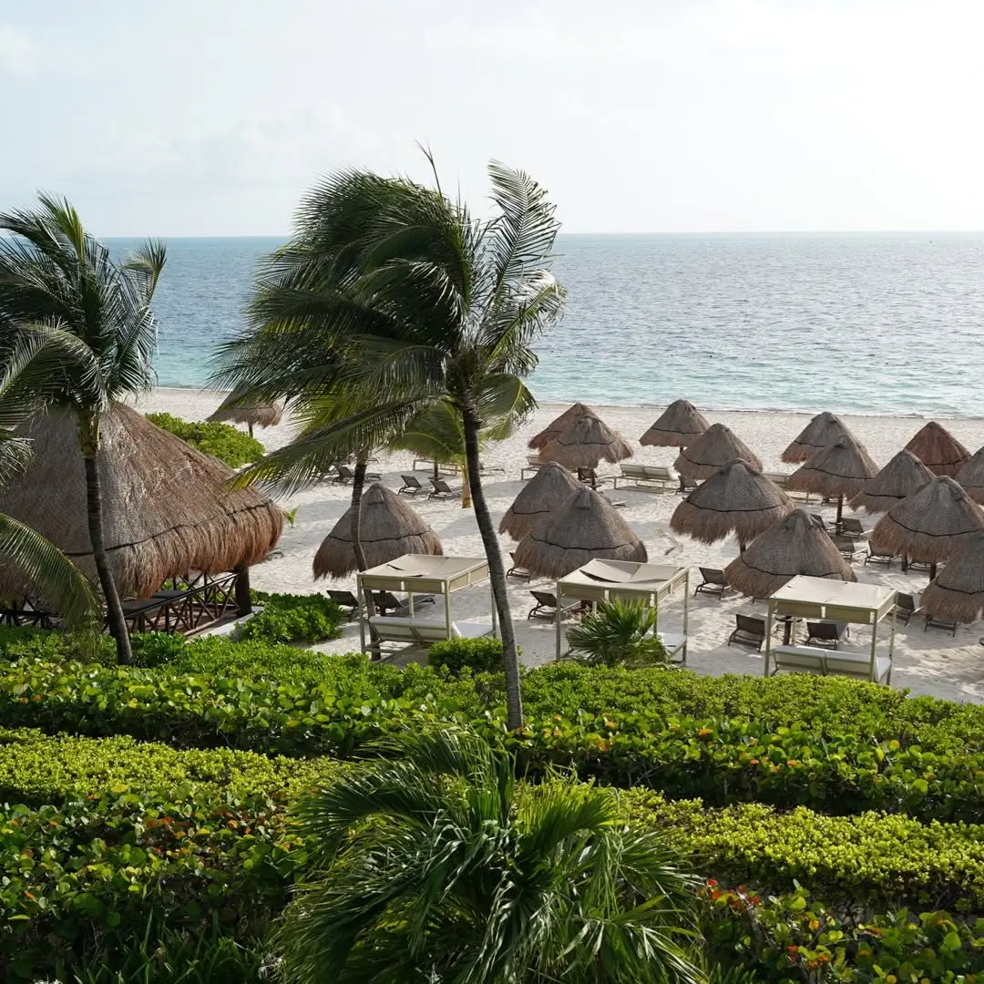 Imagen de playa mujeres en la zona continental de isla mujeres al norte de cancún